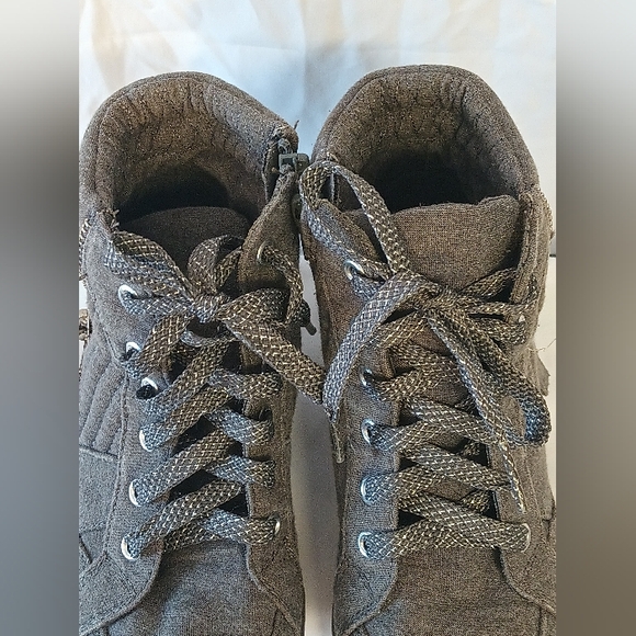 𝑱𝒖𝒔𝒕𝒊𝒄𝒆 𝑯𝒊𝒈𝒉-𝑻𝒐𝒑 𝑾𝒆𝒅𝒈𝒆 𝒁𝒊𝒑𝒑𝒆𝒓 𝑺𝒏𝒆𝒂𝒌𝒆𝒓𝒔/𝗕𝘅#02 - Picture 5 of 14